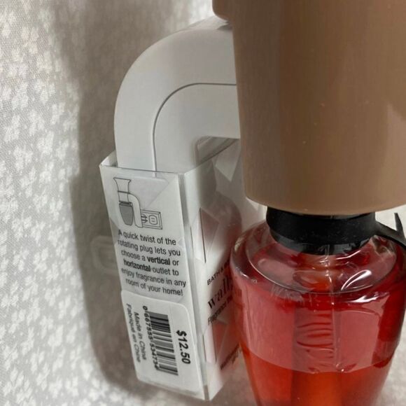 Bath and Body Works Christmas Reindeer Wallflower and 2 Refills - Picture 4 of 4